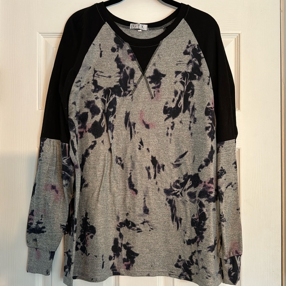 2Xl Women’s gray purple and black tie dye long sleeve shirt